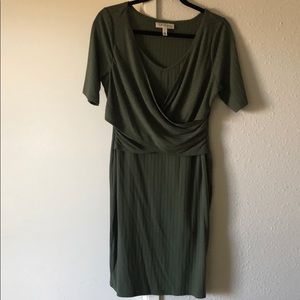 Jessica Simpson maternity/nursing dress